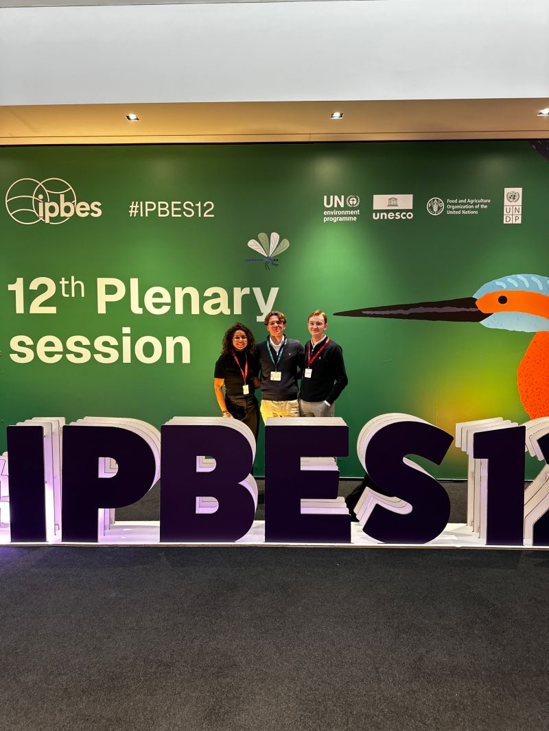 Jongerenmilieuraad bij IPBES12 in Manchester 